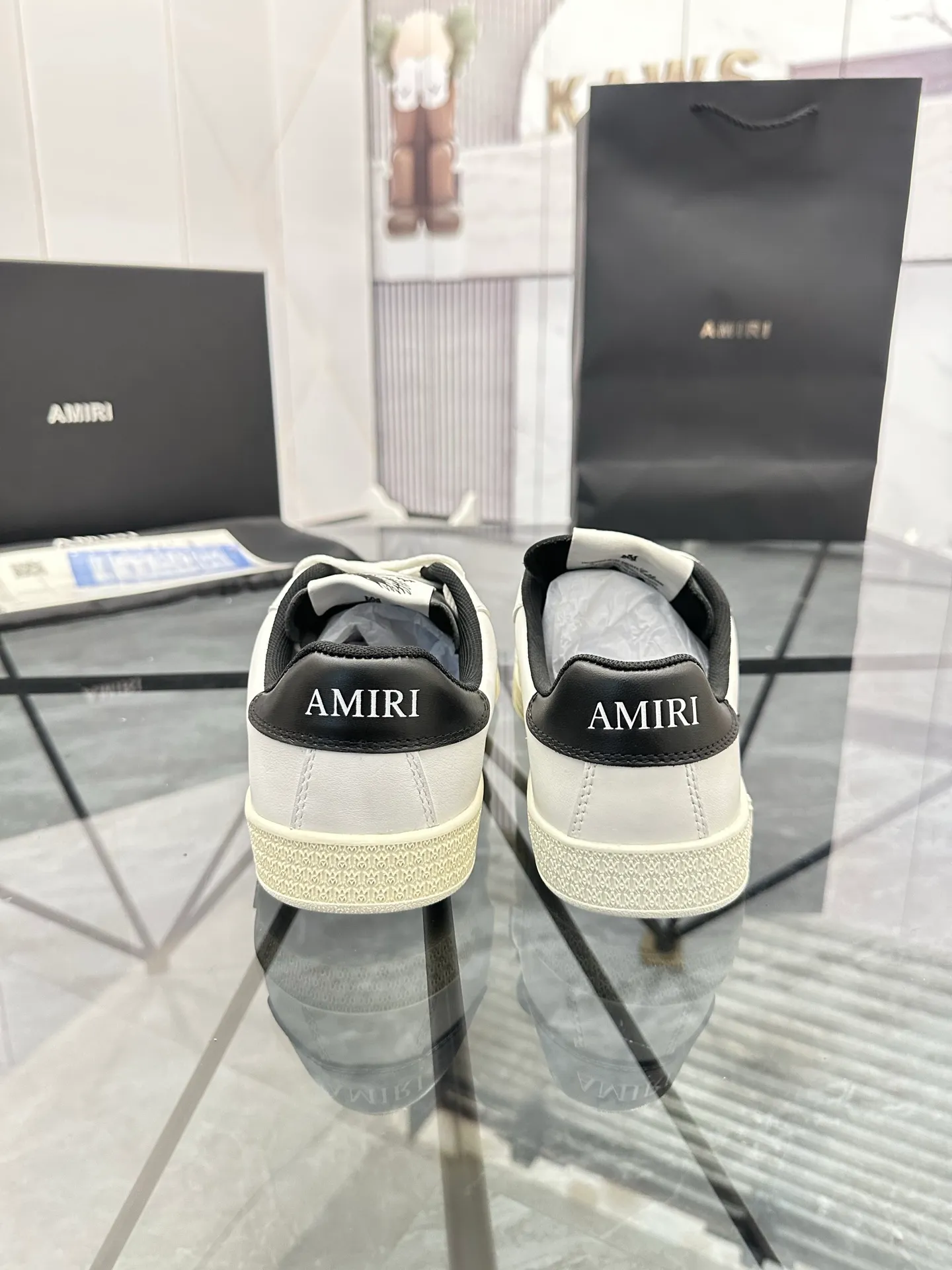 Men's shoes: 💰P560¥ Guangzhou top quality Product trademark: AMIRI* "Amir*" low-top casual shoes Regular size: 39-44 (can be customized to 45) Product material: imported first-layer cowhide leather upper, breathable lining, original outsole. Number: 525